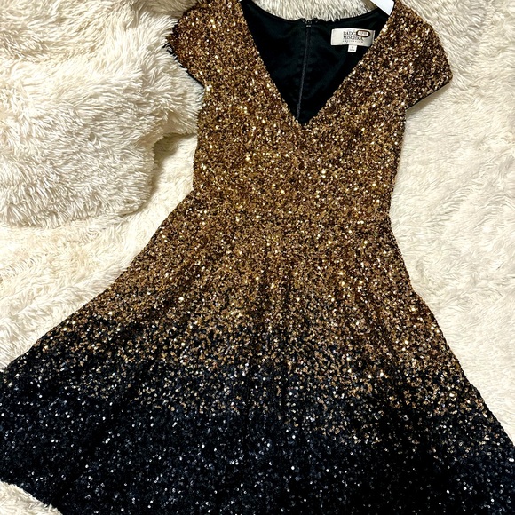 Ombré Natasha dress!
 Badgley Mischka Sequin Mini Dress - Black and Gold - Picture 3 of 9